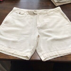 Banana Republic linen blend   men’s dress shorts. Size 33. Great shape.